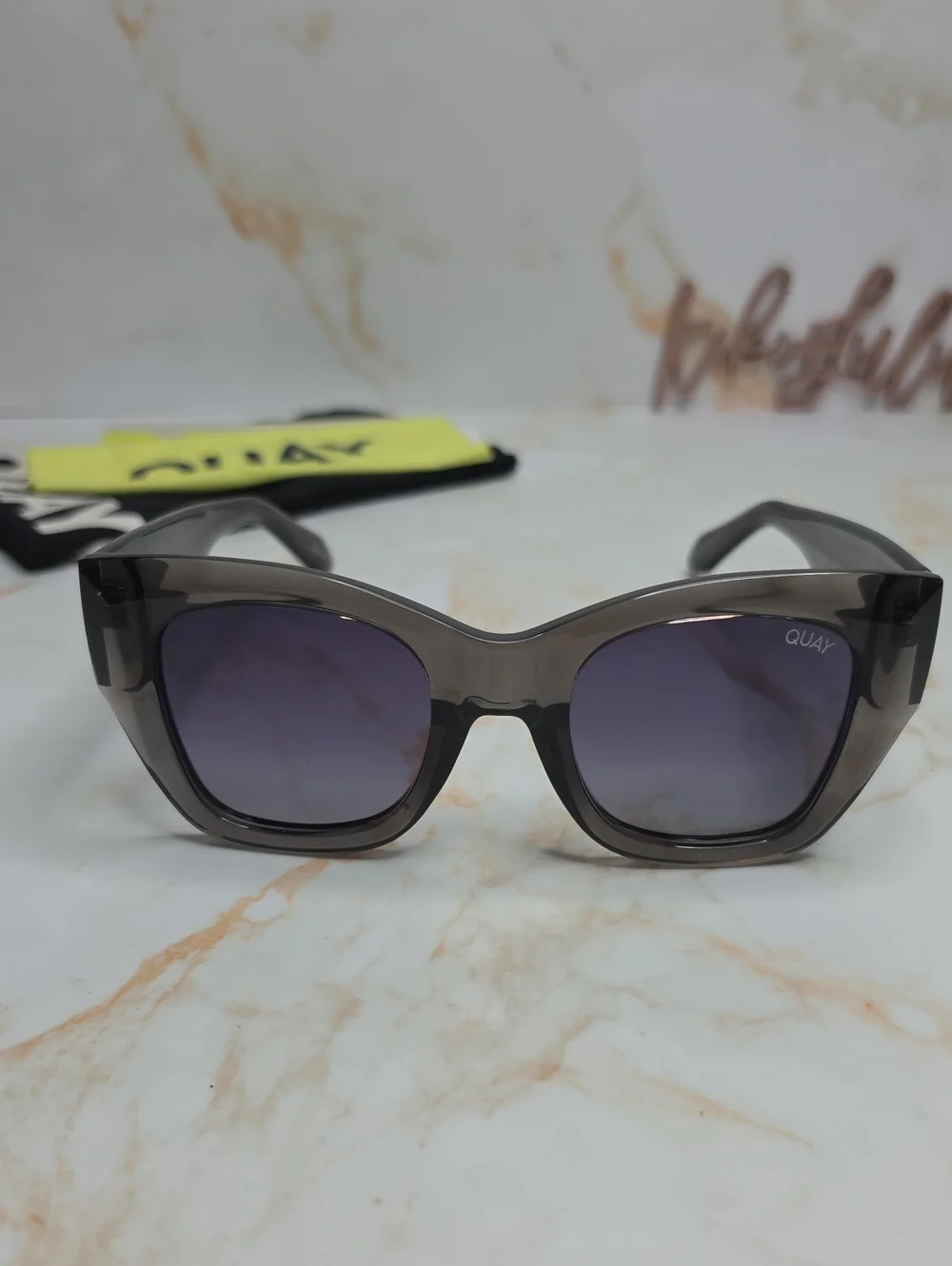 Quay after hours bevel polarized Transparent Sunglasses With Case